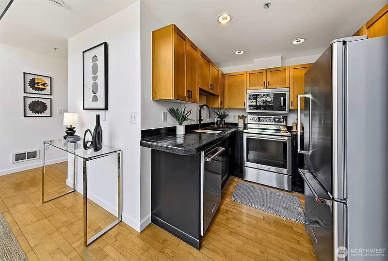 5th image of 2324 1st Avenue #214