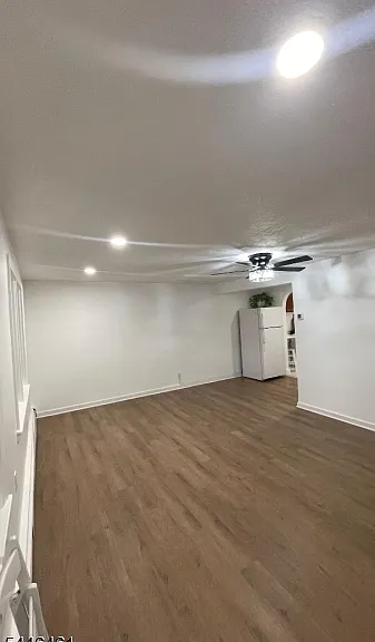 749 Linden Ave — Photo 2