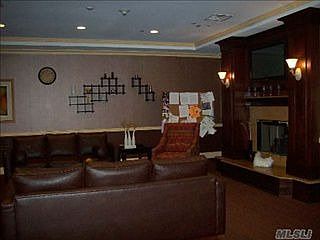 4th image of 50 Merrick Ave
