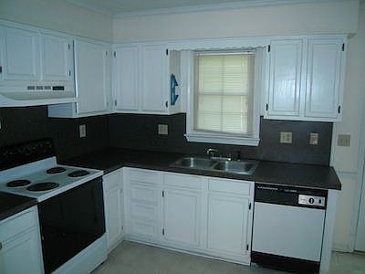 3rd image of 103 N Elm St #B
