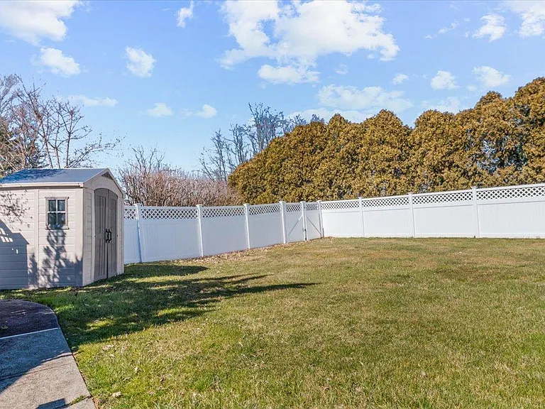 300 Old York Rd — Photo 33