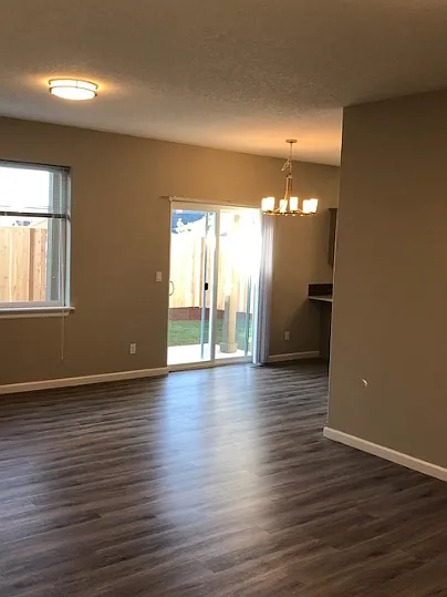 429 SE Palomino Ct — Photo 2