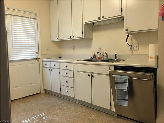 3rd image of 2411 Phoenix Dr