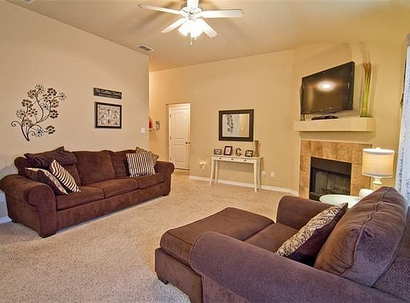 4th image of 1104 E Park Dr
