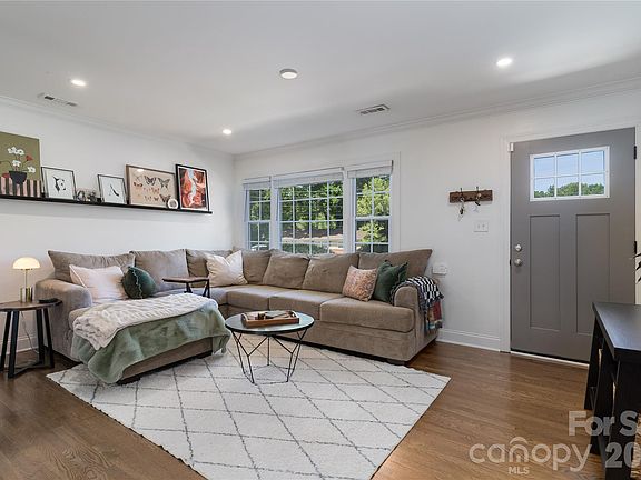 4th image of 3733 Sargeant Dr