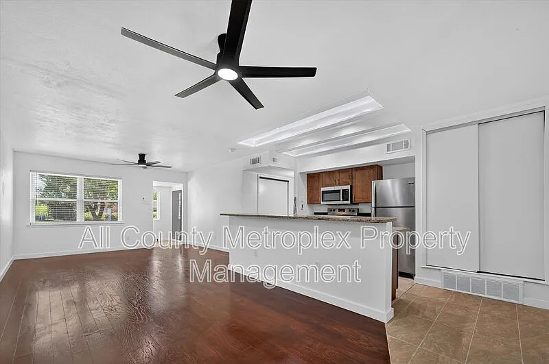 3 bed, 2.0 bath, 1140 sqft, $2,100 — Photo 4