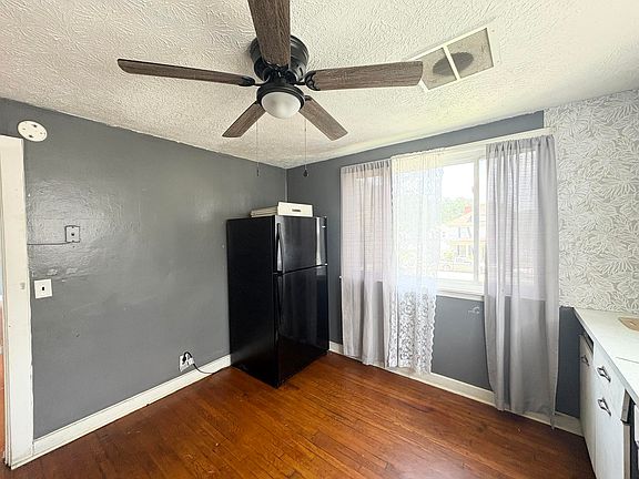 5th image of 205 Frank St
