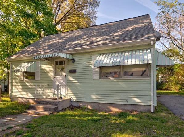 9 Oakridge Ave, Natick, MA 01760