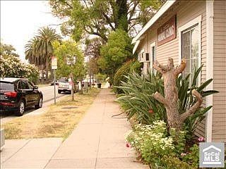 3rd image of 923 El Centro St