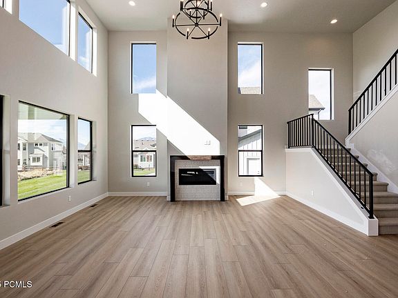 3rd image of 2909 E Hayloft Ln