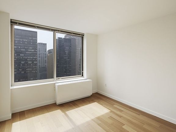 5th image of 260 W 54th St APT 41J