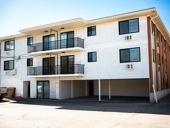 3rd image of 947 E 400 S APT 3