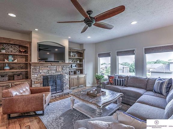 5th image of 17610 Miami Cir