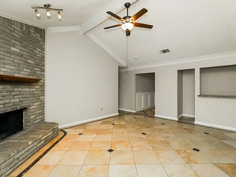 3400 Meadowmoor St — Photo 3