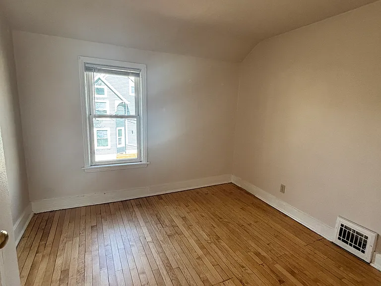 800 E Pearson St #UPPER — Photo 5