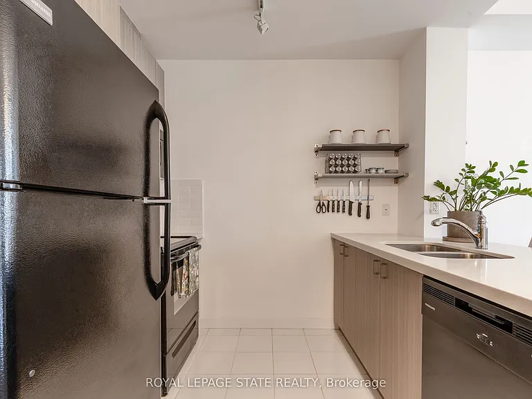 85 Robinson St #1010 — Photo 8
