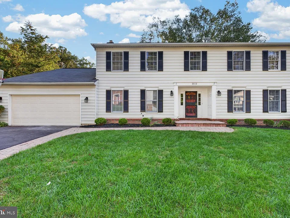 2512 Locustwood Pl