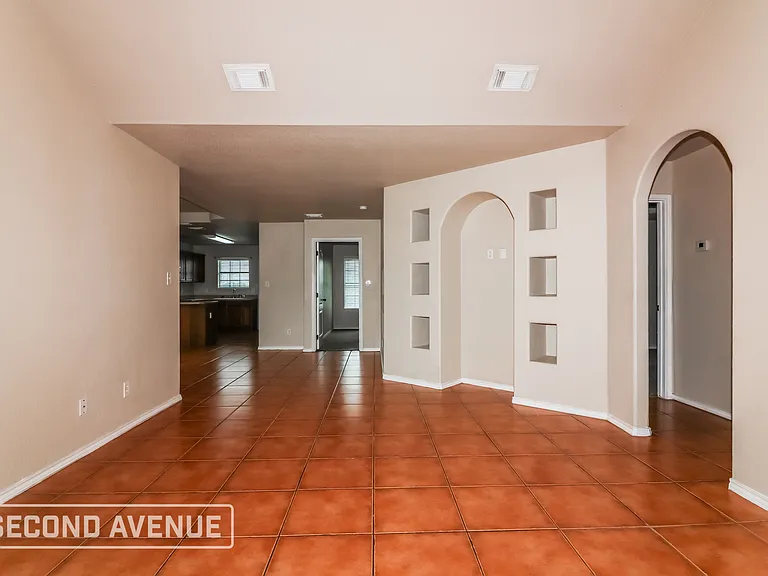 5541 Candace St — Photo 3