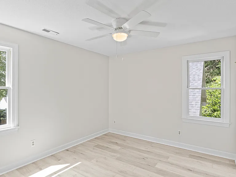 623 Elmwood Ct — Photo 32