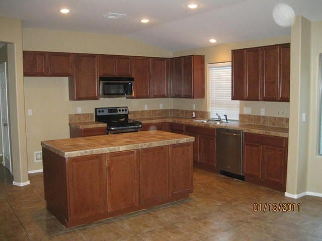 2nd image of 10424 W Albeniz Pl