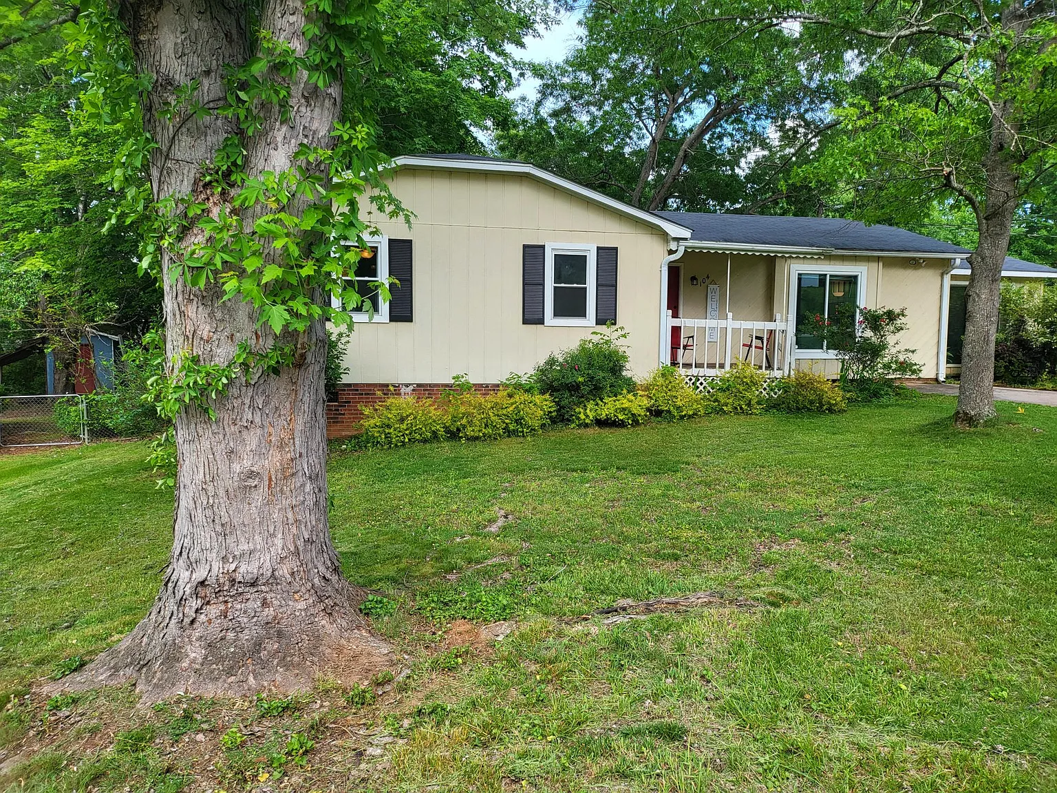 3 bed, 1368 sqft, $2,050 — Photo 2