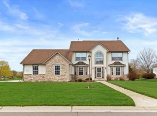 W174N10211 Tanglewood Dr, Germantown, WI 53022
