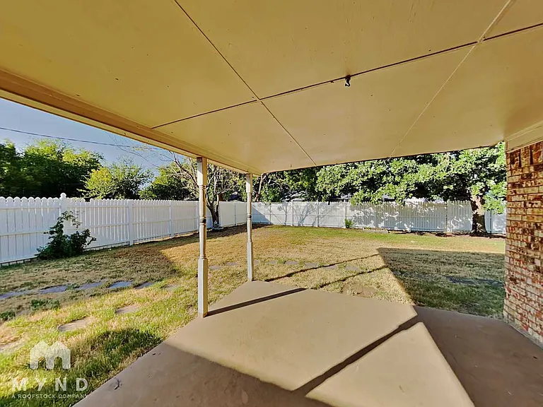 461 NW Charlyne Dr — Photo 17