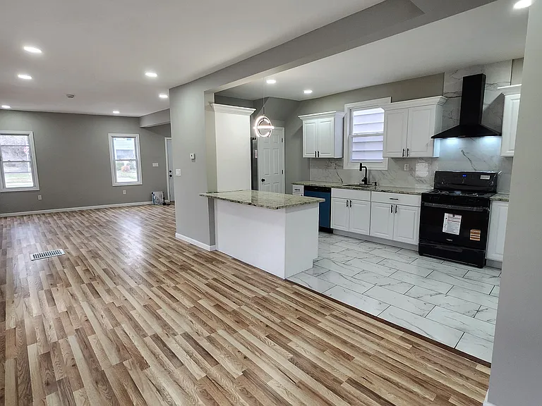 578 N Main St — Photo 4