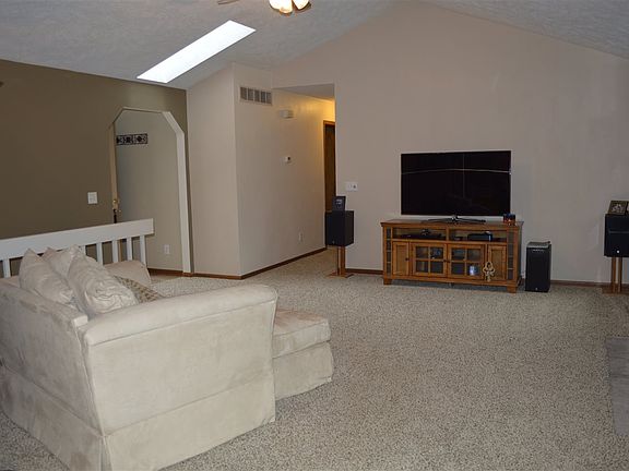 4th image of 5973 Gables Dr