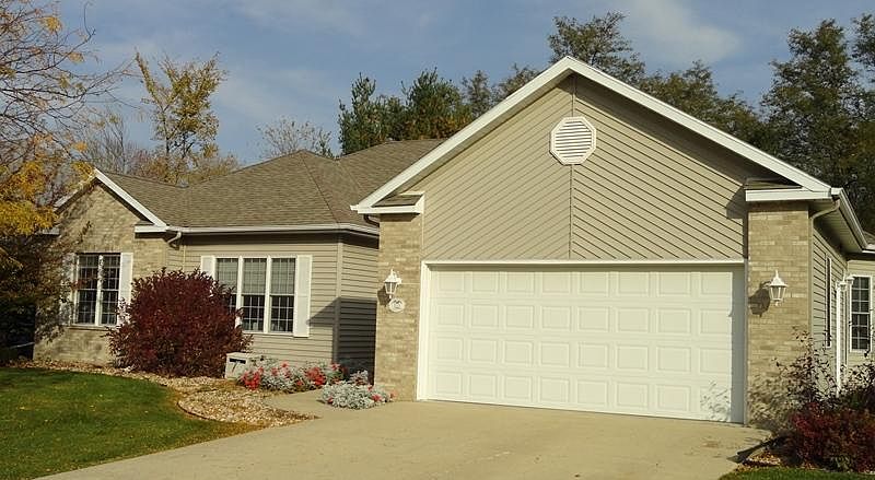 1st image of 311 Oakwood Ln