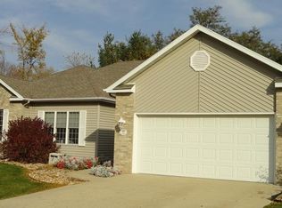 311 Oakwood Ln, Lake Geneva, WI