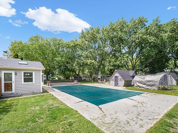 4th image of 28W516 Leverenz Rd