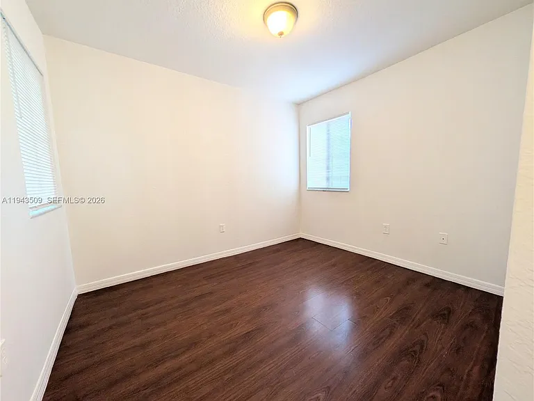 825 SW 6th Pl — Photo 22