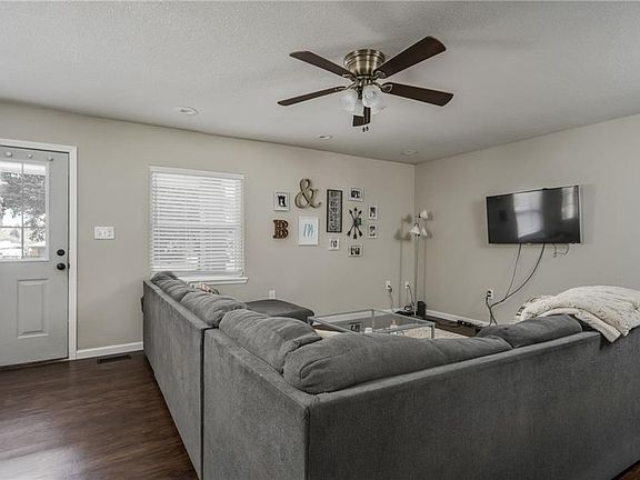 4th image of 1307 Charles Dr