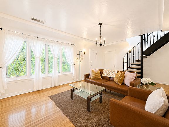 4th image of 952 12th St #952B