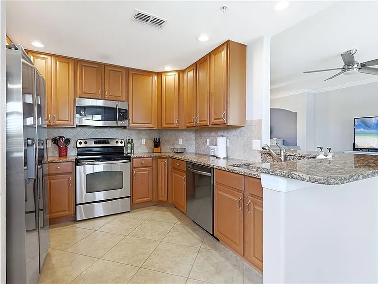 424 Winding Brook Ln #104 — Photo 5
