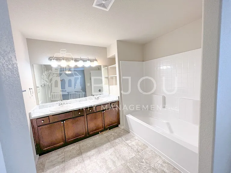 7673 Silver Larch Point — Photo 10