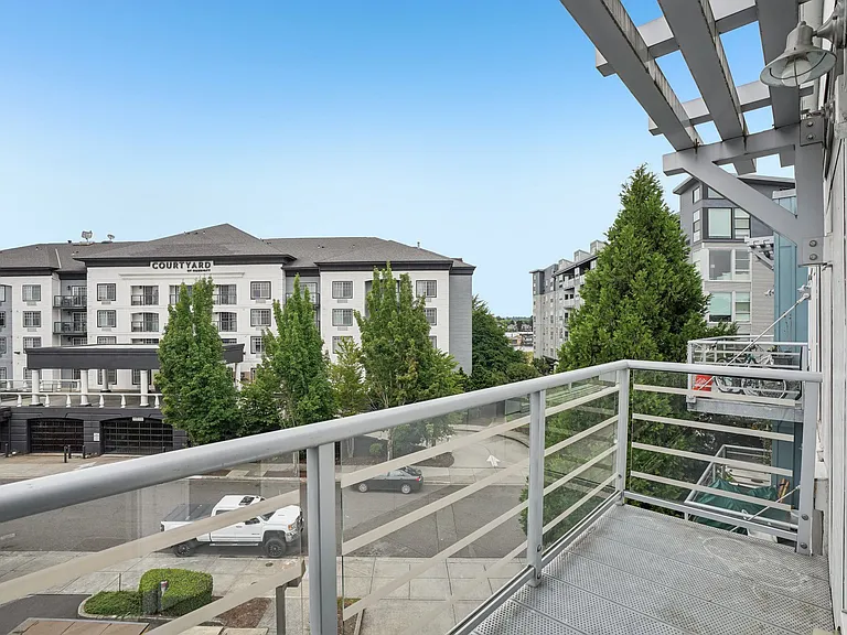 Maddox Apartments — Photo 18