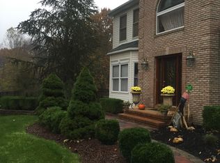 16 Pioneer Ct, Freehold, NJ 07728