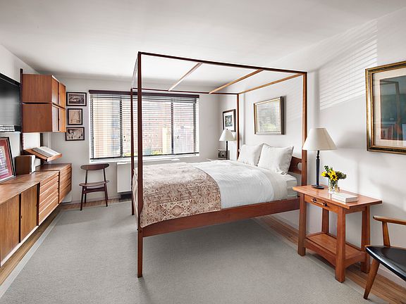 4th image of 211 W 71st St APT 5C