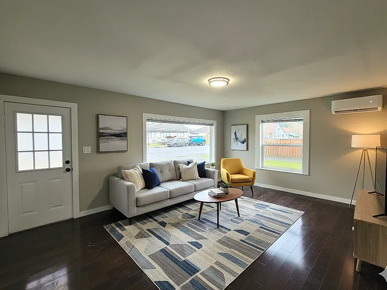 718 Perry Ave — Photo 5