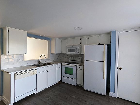 5th image of 3526 Khayyam Ave
