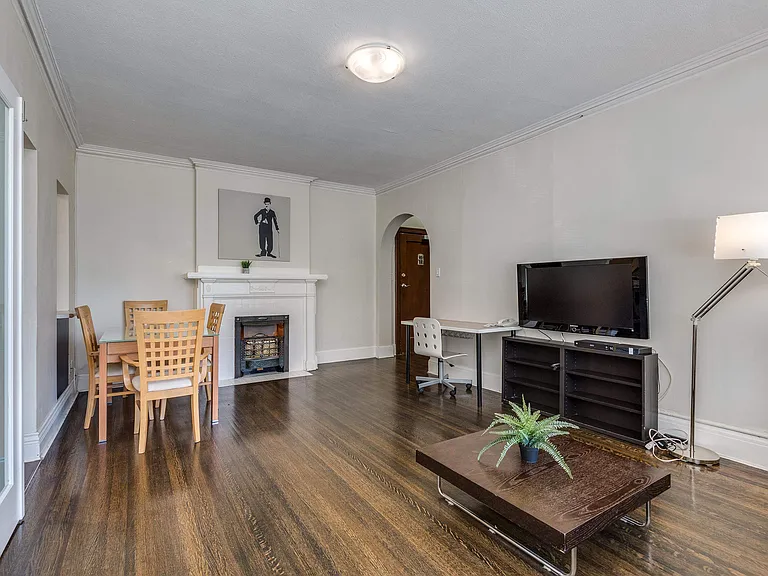 935 Jervis St #2 — Photo 10