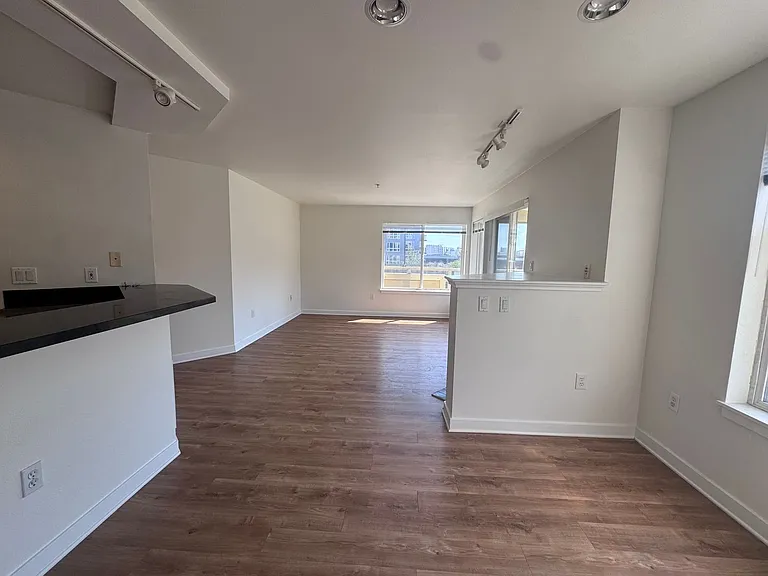116 Warren Ave N — Photo 8