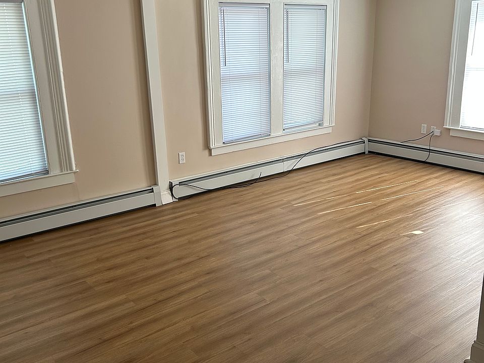 1st image of 4 Holdstock Pl #4