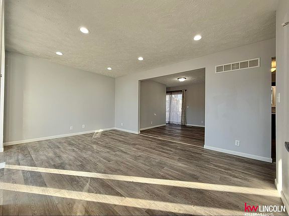 5th image of 900 W Beal St
