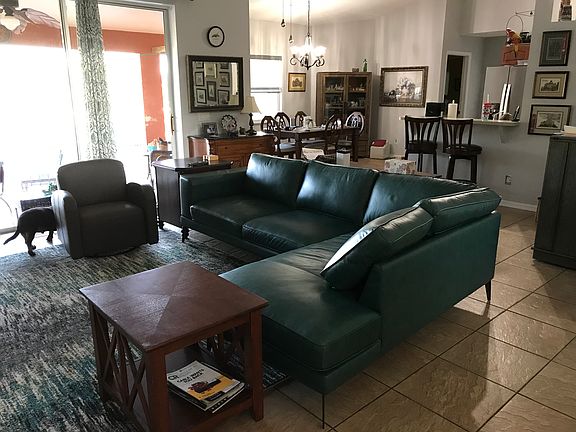 3rd image of 1523 Crestwood Cir W