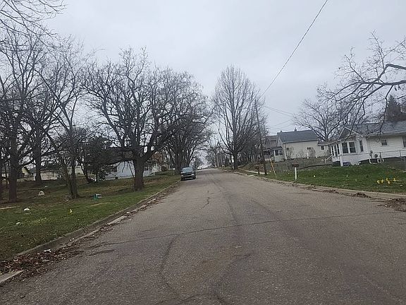 5th image of 416 Dewey Ave