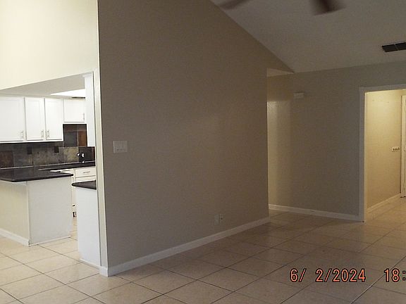 4th image of 6770 Country Field Dr