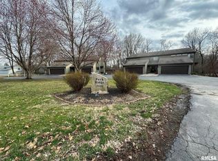 2200 36th St APT 2A, Rock Island, IL 61201